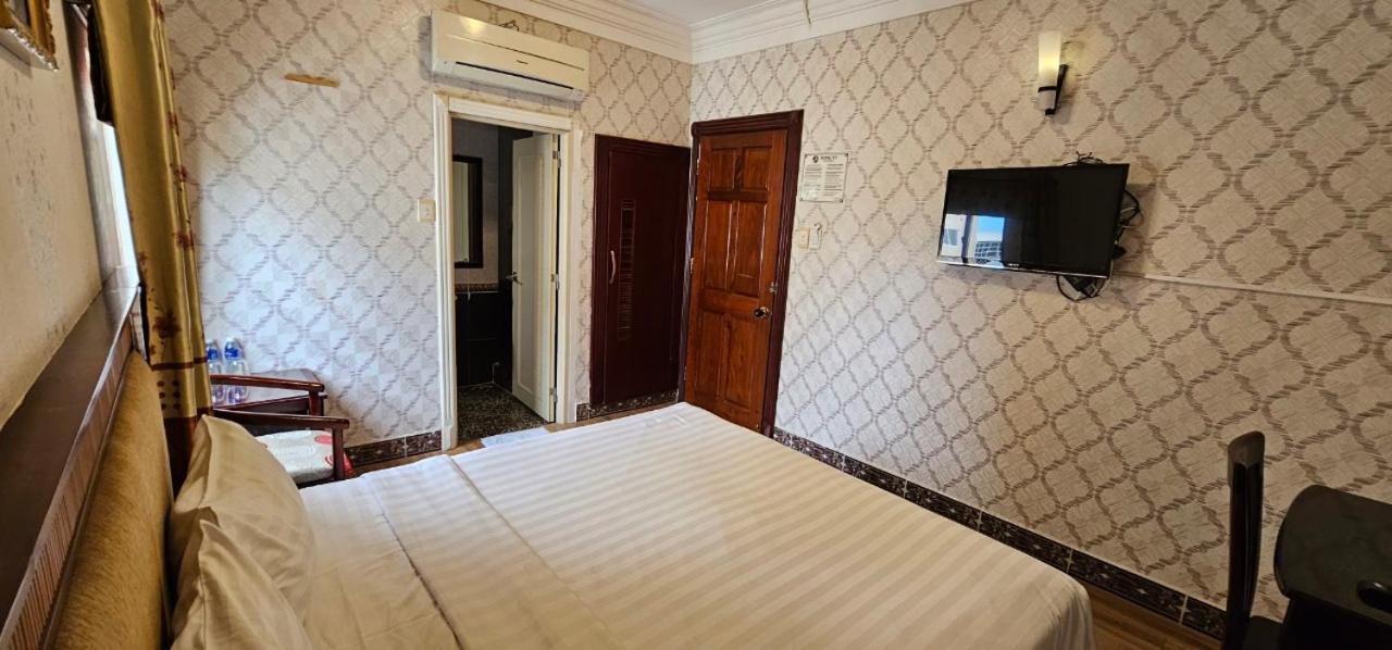 Cosmo Central Hotel Ho Chi Minh Extérieur photo