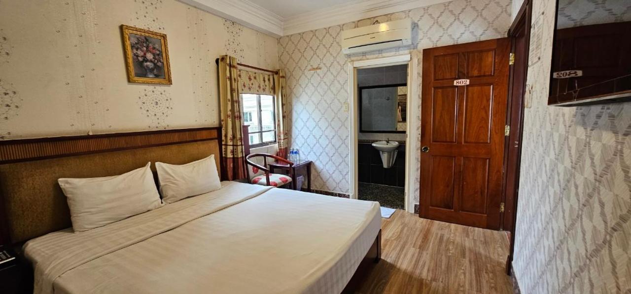 Cosmo Central Hotel Ho Chi Minh Extérieur photo